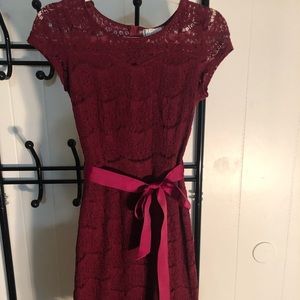 Beautiful lace short sleeve knee length dress